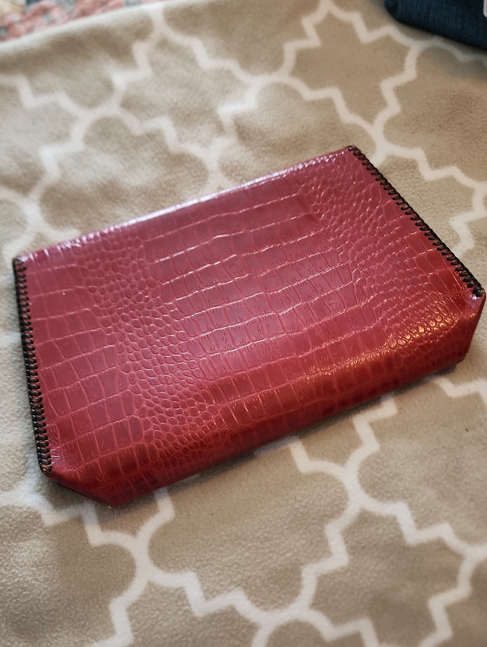 VINTAGE Croc-Embossed Red Envelope Clutch with Chain Trim - Picture 7 of 7